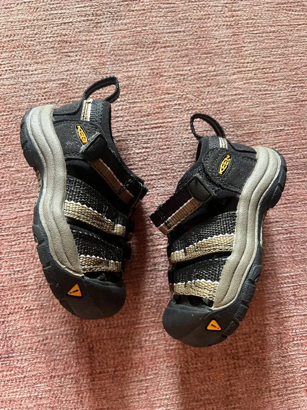 KEEN Toddler Size 4 Kids' Black and Tan Outdoor Closed Toe Sandals Comfy